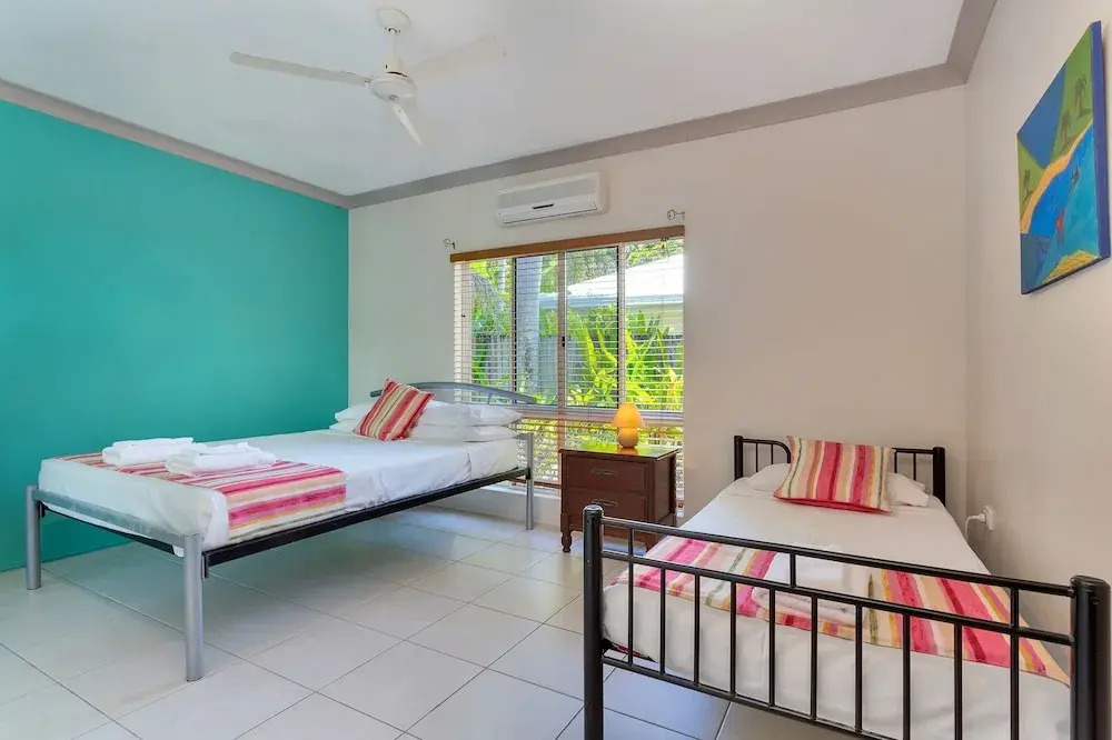 White Sapphire Holiday House