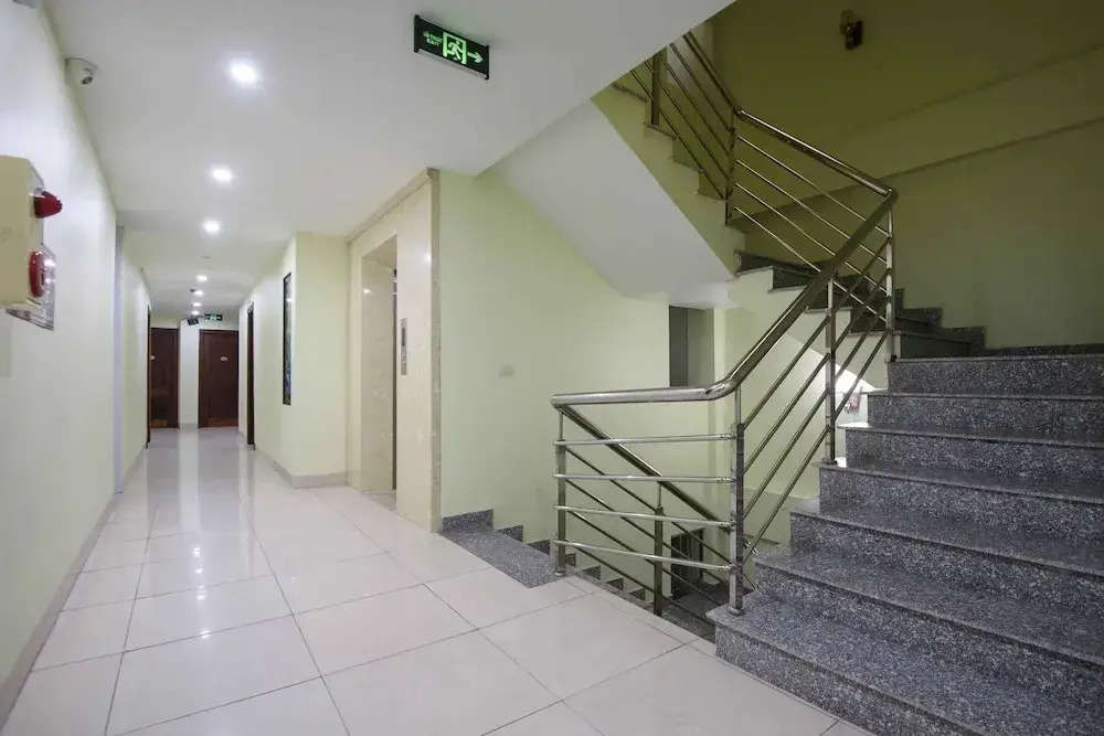 Golden Lotus Airport Hotel