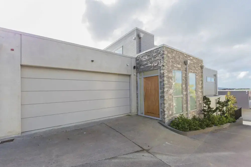 Spacious High-Spec Luxury Home with Garage