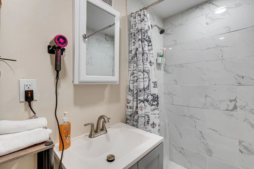 Comfortable Elizabeth Retreat ~ 16 Mi to Manhattan