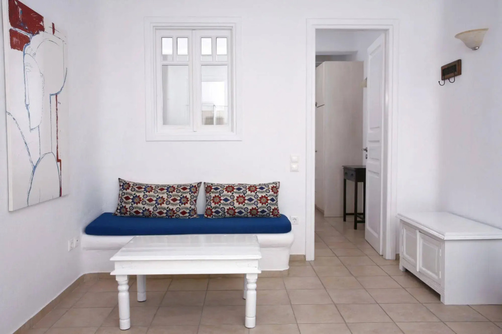Yakinthos Residence