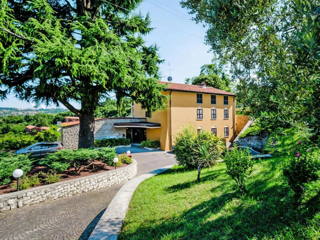 Apartment in Manerba with barbecue