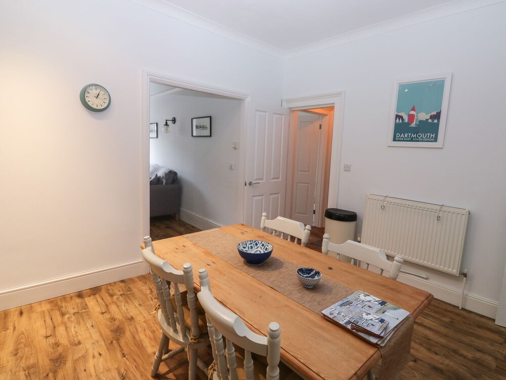 The English School, Flat 2