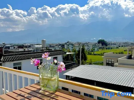Lawn | Juean Caoping Dujia Garden Homestay (Erhai Longkan Wharf)