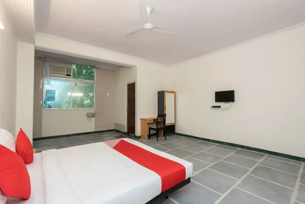 OYO Flagship 45264 Opposite Paryavaran Complex Post Office