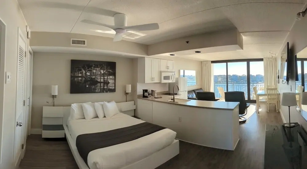 Harbor Inn