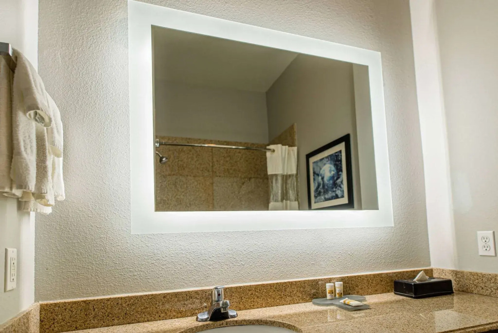 Platinum Inn & Suites Webster