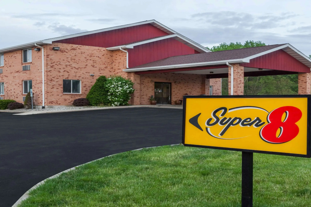 Watseka 24 Inn & Suites