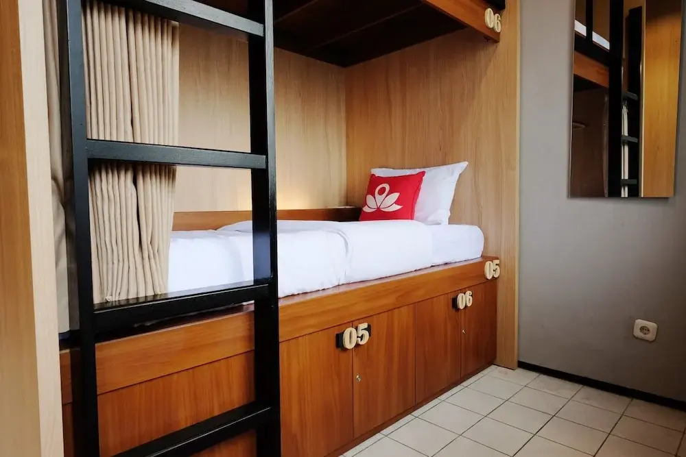 ZEN Hostel Alun-Alun Sarinah