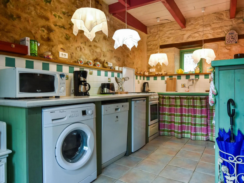Breton Escape in Querrien