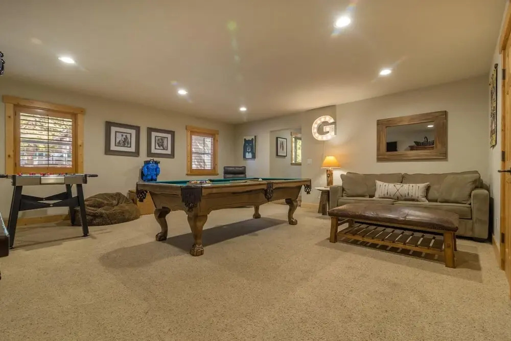 Spacious Mountain Modern Home Sleeps 12 in KB!