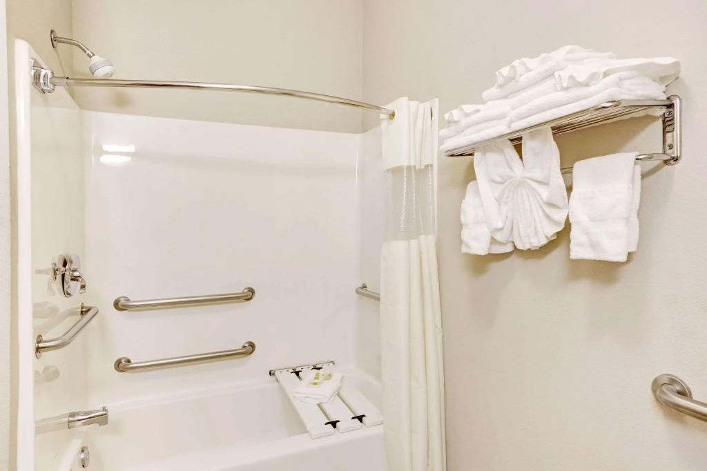 Days Inn & Suites by Wyndham Louisville SW