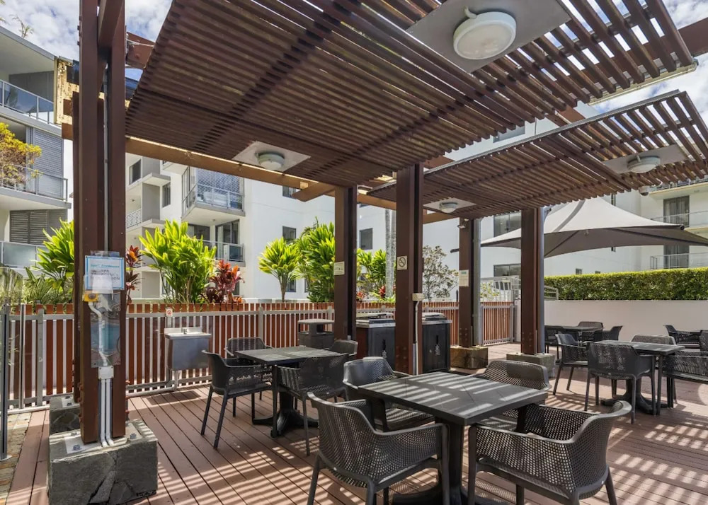 Swell Apartments - by Burleigh Letting
