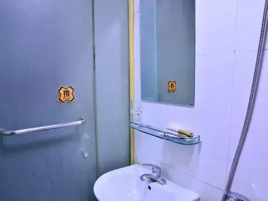 Dongcheng Home Express Hotel (Suzhou East Railway Station)