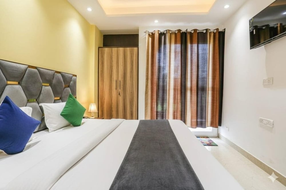 hotel aiims 20 four 7