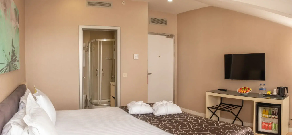 Elm Suite Hotel