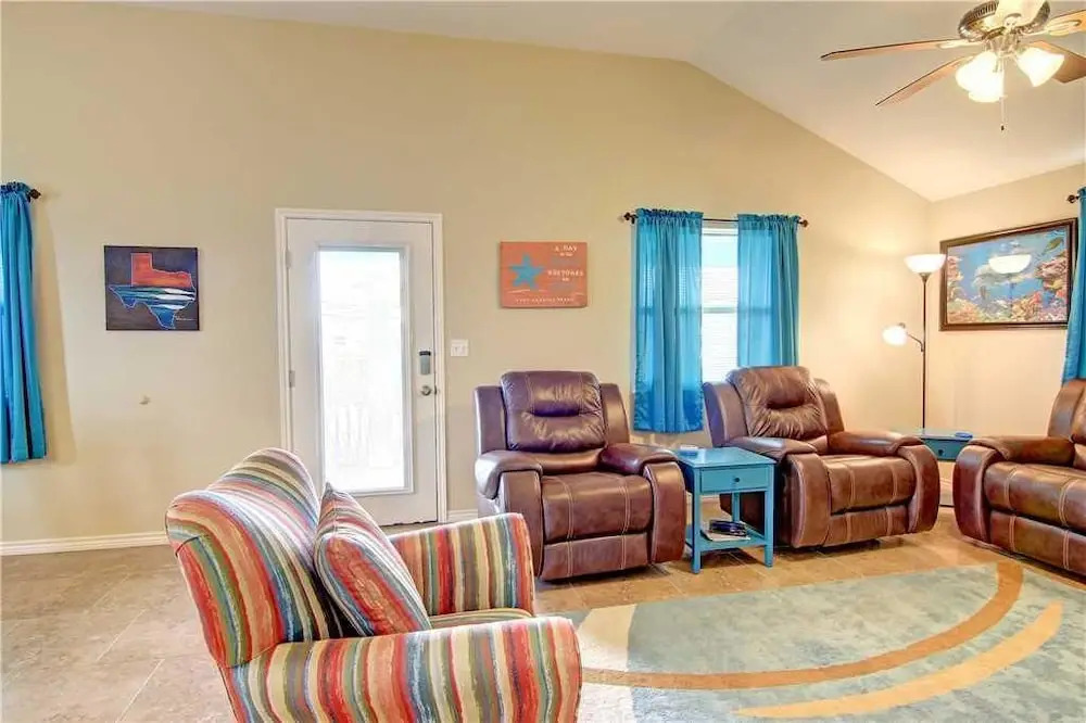 Dolphin House 3 Bedrooms 3 Bathrooms Home