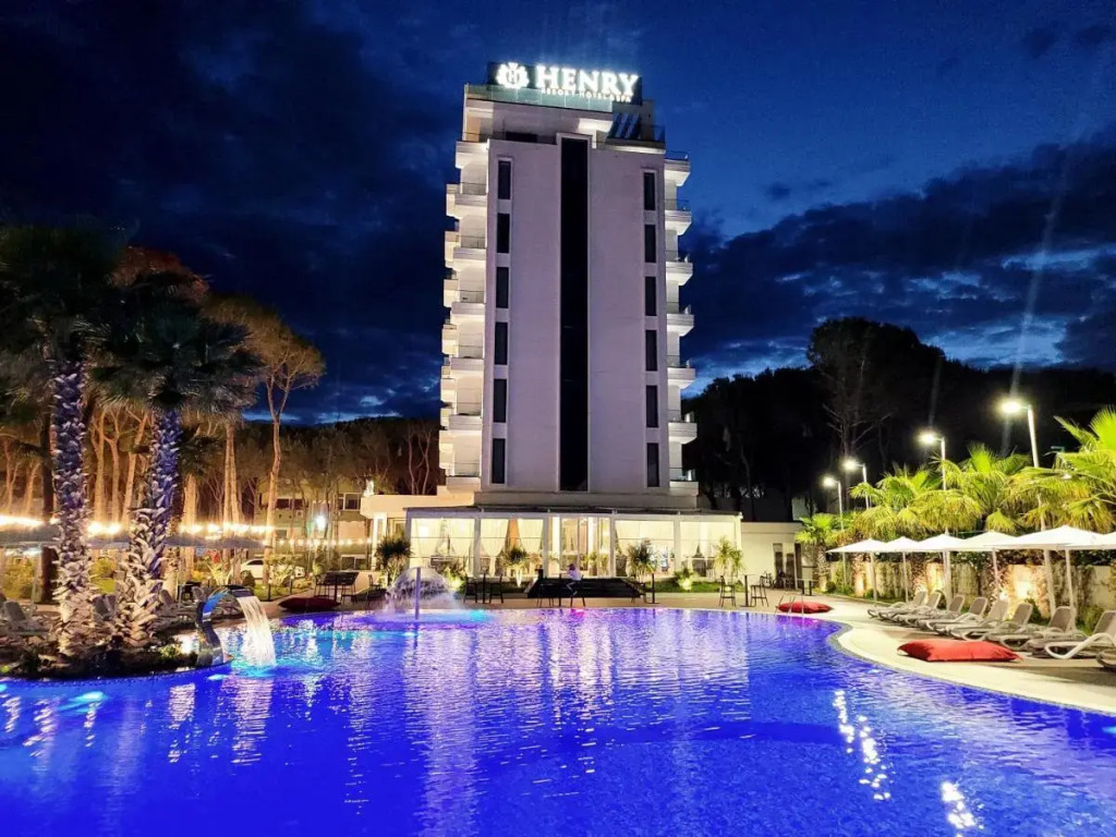 Henry Resort & Spa