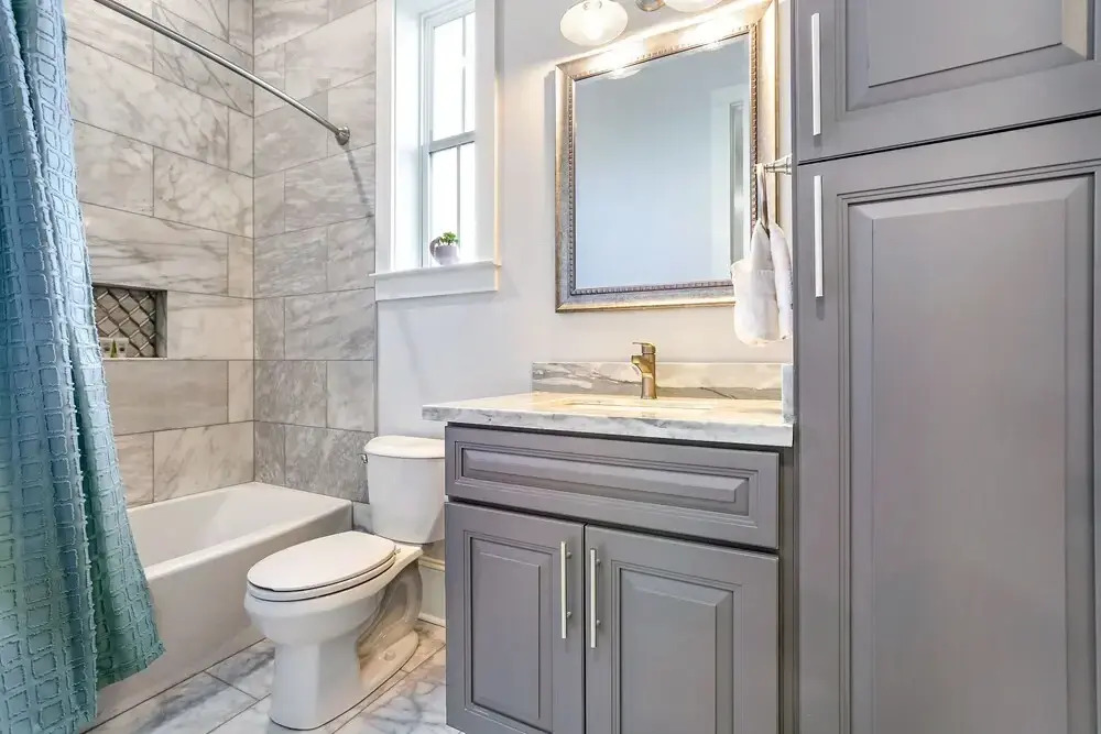 Stunning Modern and Fully-Upgraded 5 BR with Pool