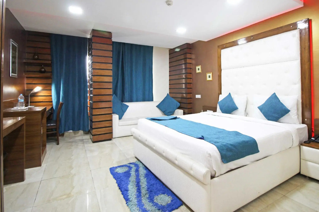 OYO 4964 Golden Oyster Suites