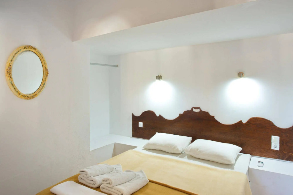 Birds Villa Apartments with Heated Pool - Including Car and Breakfast