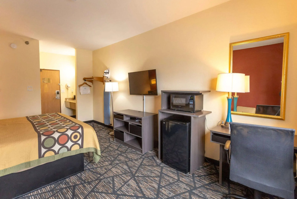 Super 8 by Wyndham Big Rapids