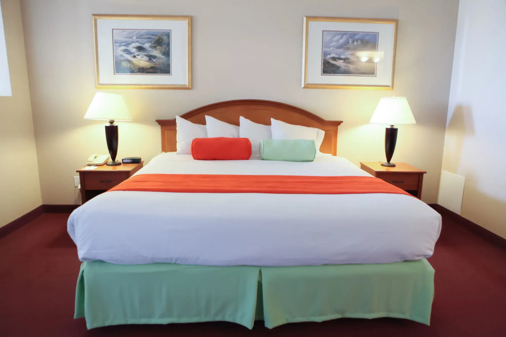BayVue Hotel, Resort & Suites