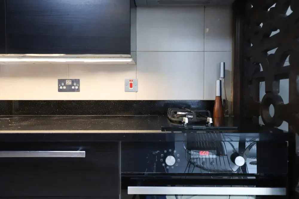 Stylish 1 Bedroom Flat With Balcony in North Kensington