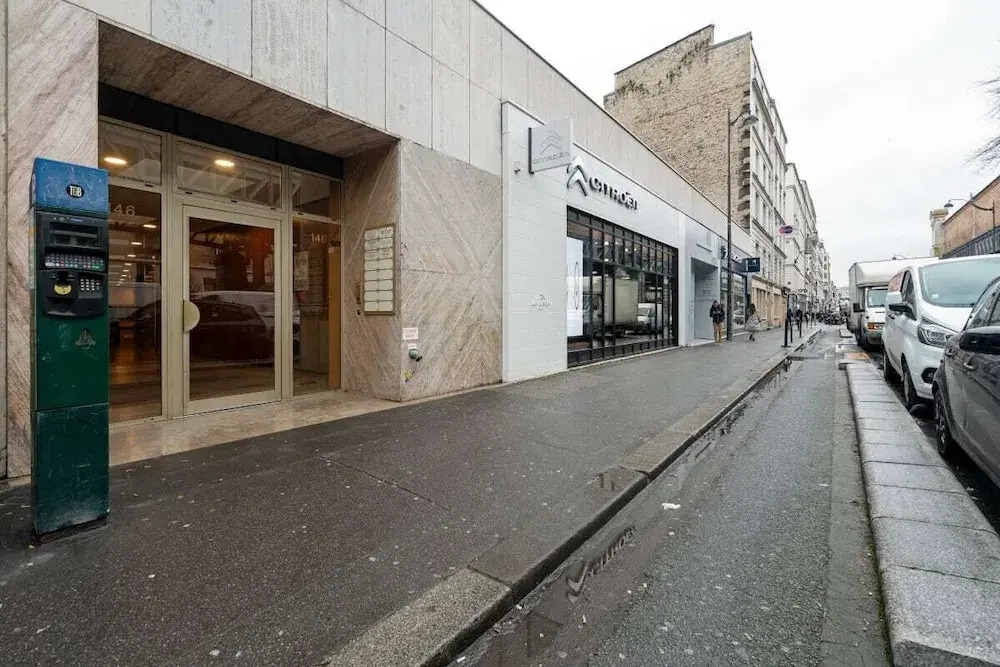 Bright 1-Bed Apartment, Perfectly Located in Paris
