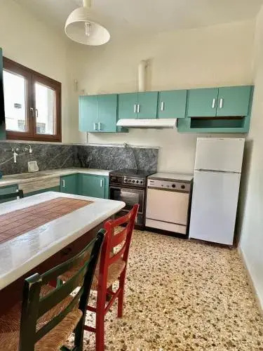 4BR Newly Renovated Retreat Tranquil Coastal Haven