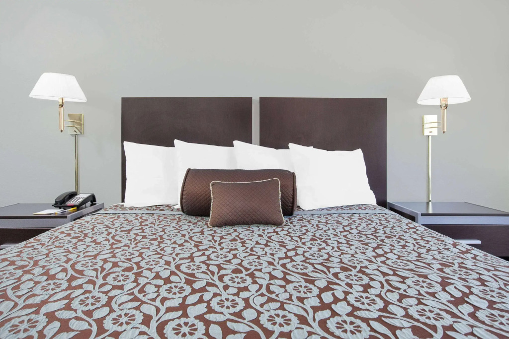 Days Inn by Wyndham Market Center Dallas Love Field