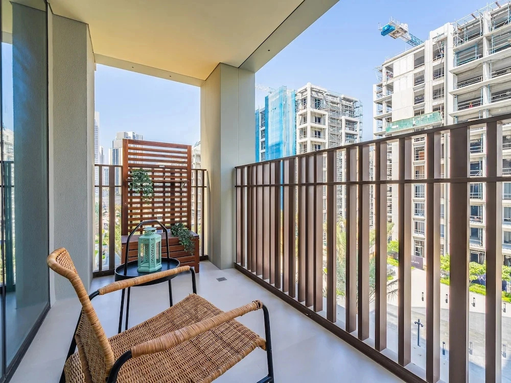 Dubai Creek Gem, Stylish Condo With Two Balconies