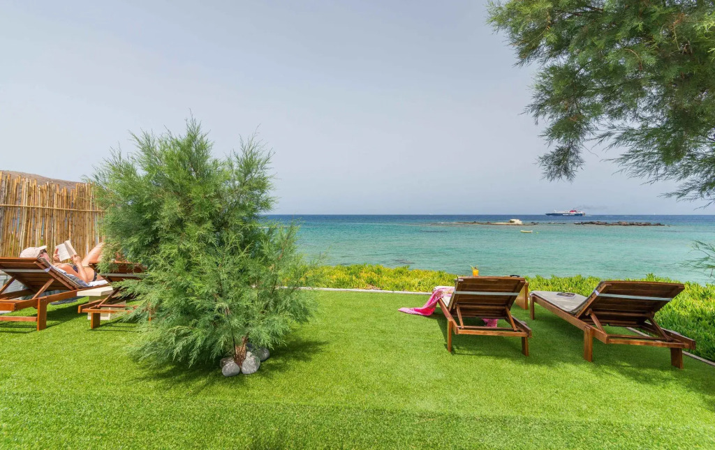 Niki Savvas Studio & Suites