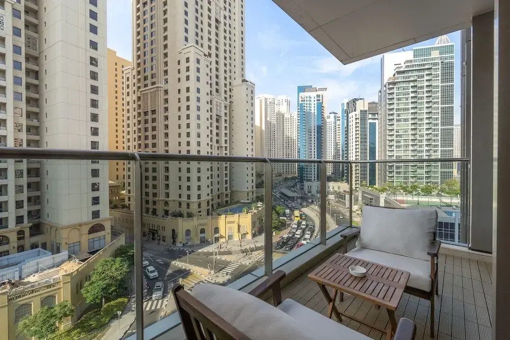 Bright and Airy 1-bedroom Apartment Perfect for 4 in Dubai Marina