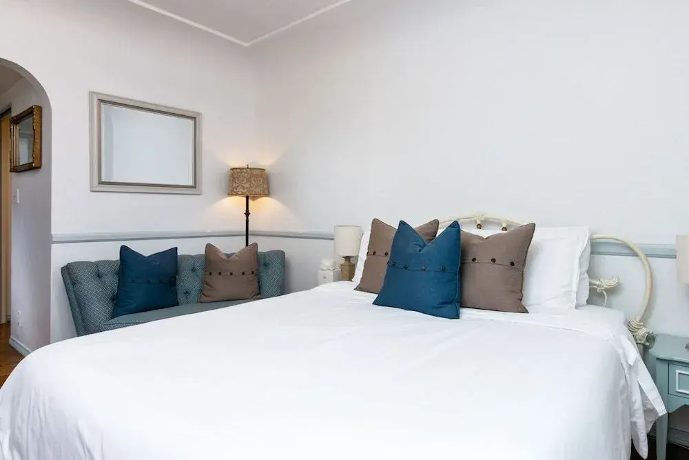 Sunny Hotel Room Corner Unit 1 Bedroom 1 Bathroom Hotel Room