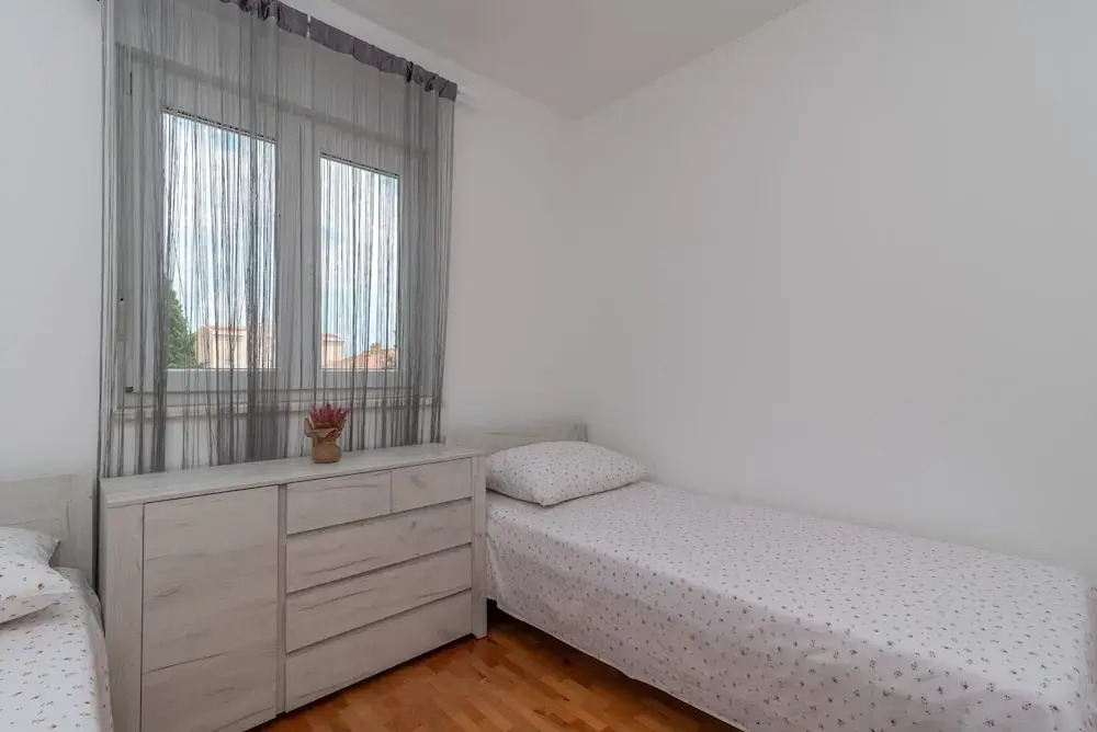 Modern apt w. Terrace, 2 min Walk to the Beach