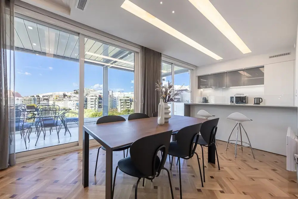 Phaedrus Living: City Center Luxury Flat N. Kosmos