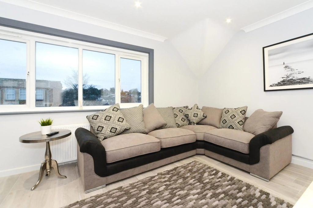 Amazing Apartment near Bournemouth, Poole & Sandbanks - WiFi & Netflix - Newly Renovated! Great Location!