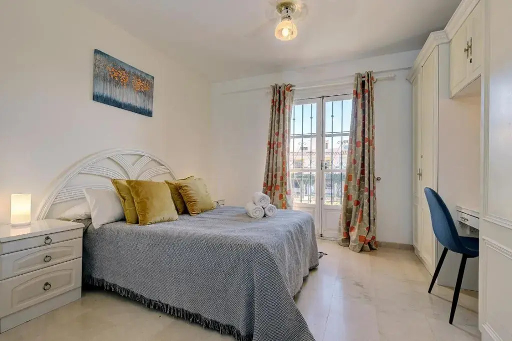 042 Classic 2 Bed Andalusian Townhouse 500m From Beach