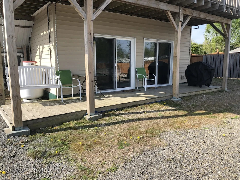 Whiskey River Cottages formerly Seaway Slips