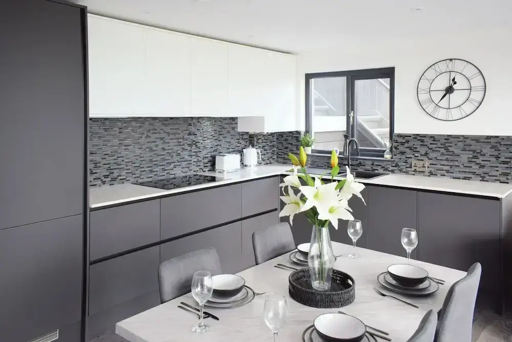 New Panoramic Riverview Apartment With Ev Plug