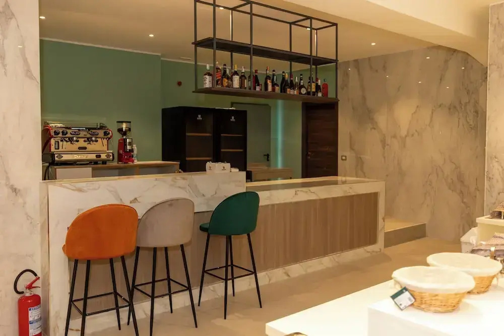 Lh HOTELS