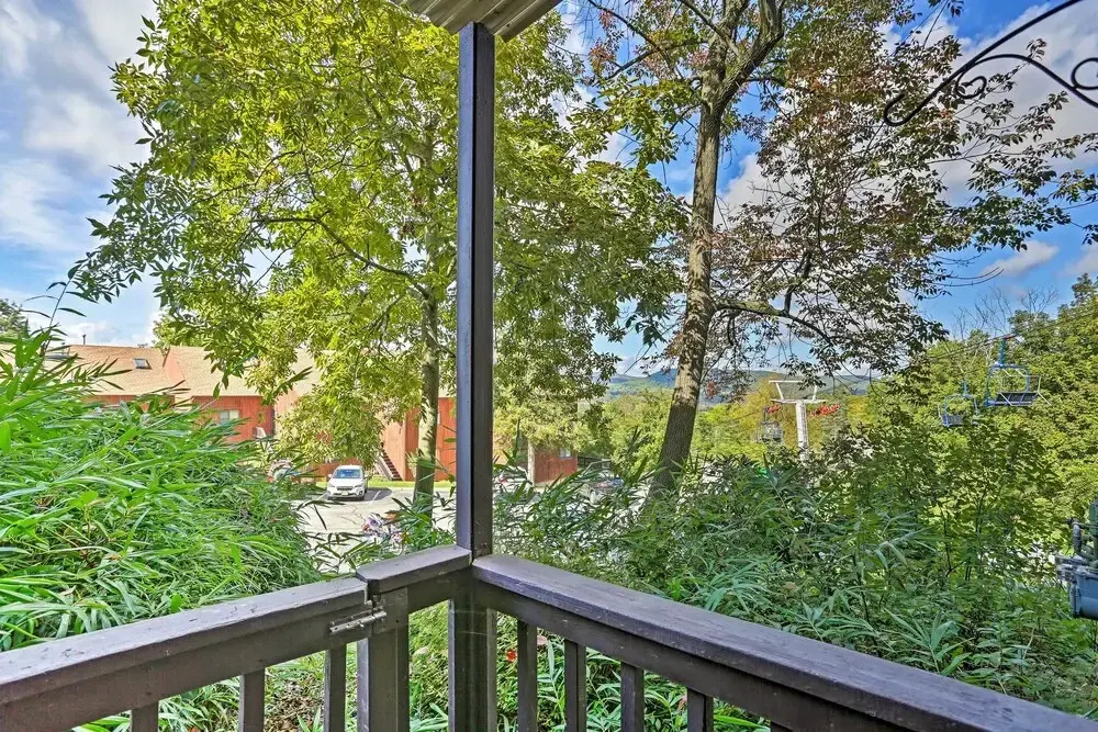 Vernon Condo w/ Deck, Near Appalachian Trail!