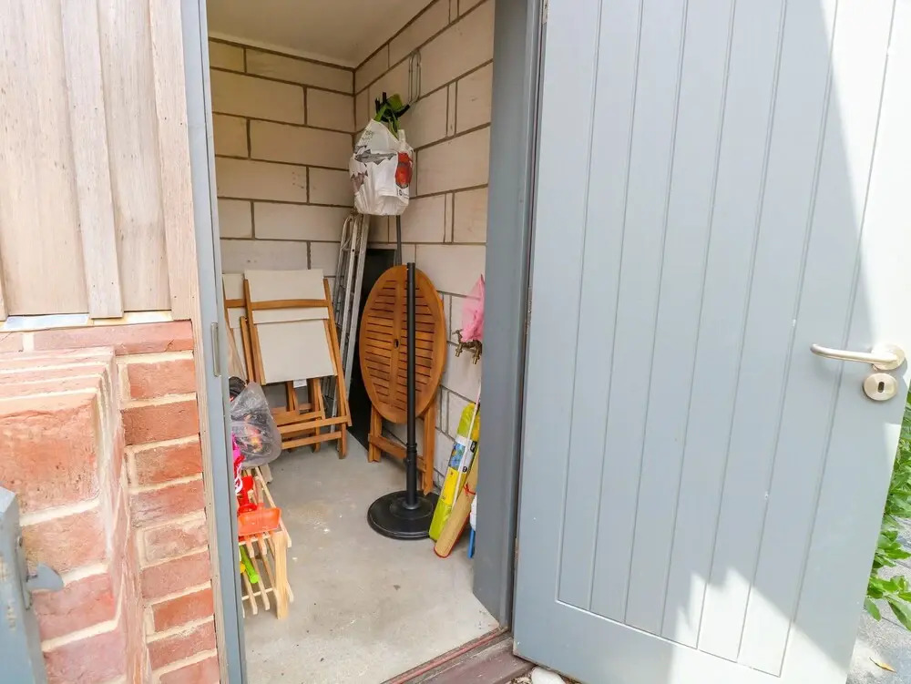 3 Frazers Court