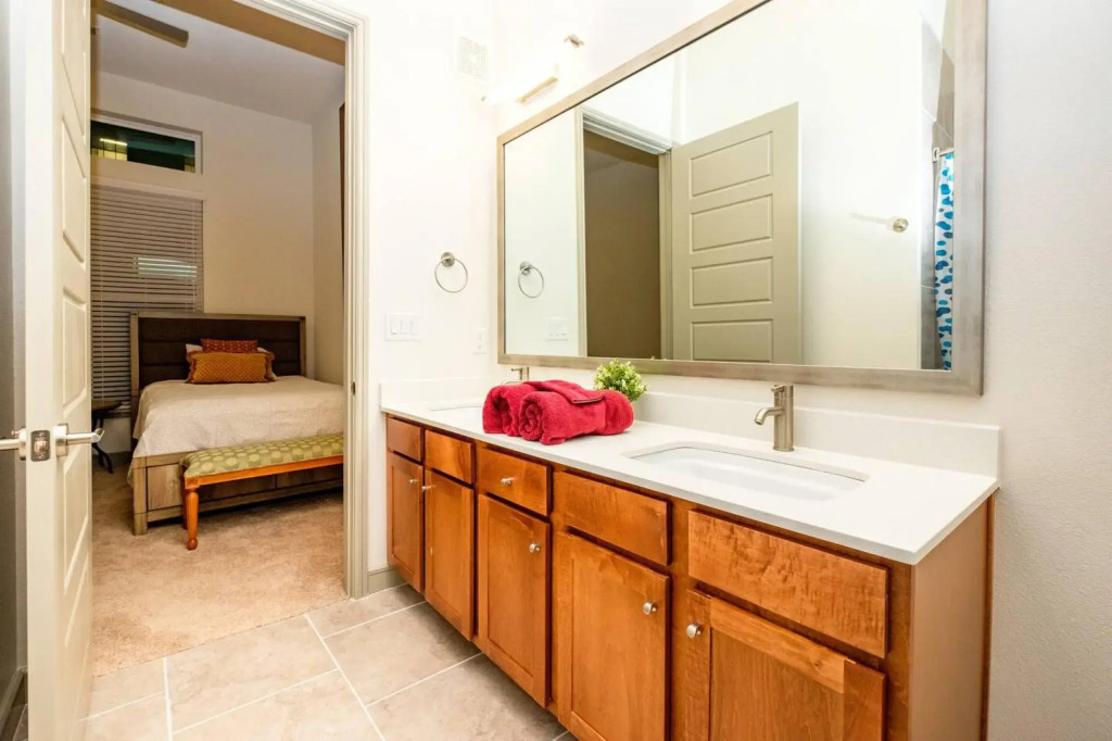Huge Condo Great Price I Downtown Houston