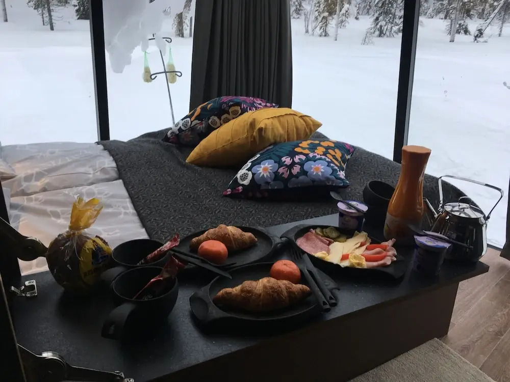 SnowLounge AuroraHut GlasIgloos IceHotel