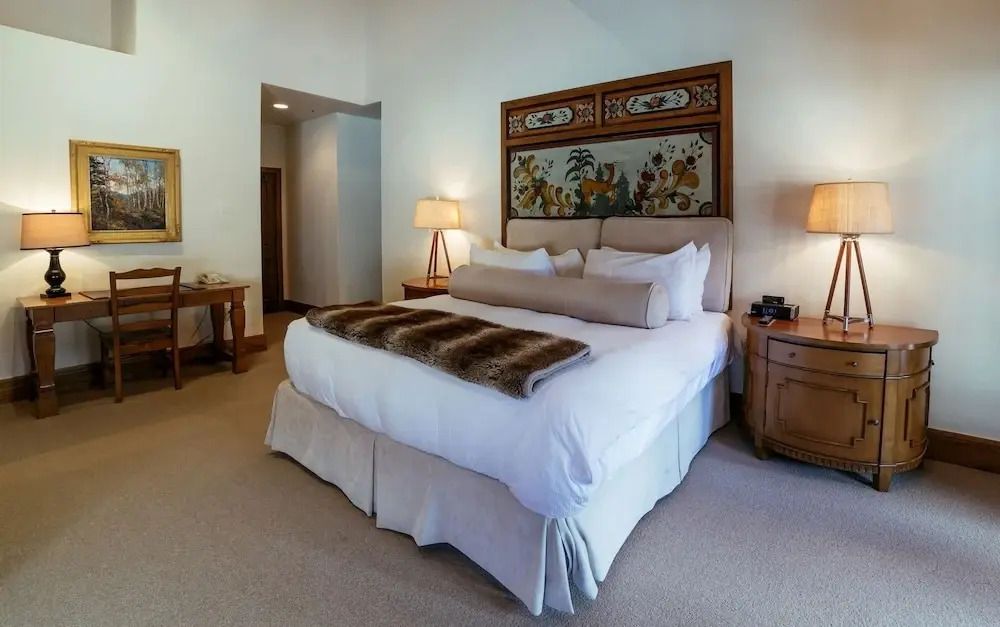 Deluxe King Room Hotel Room