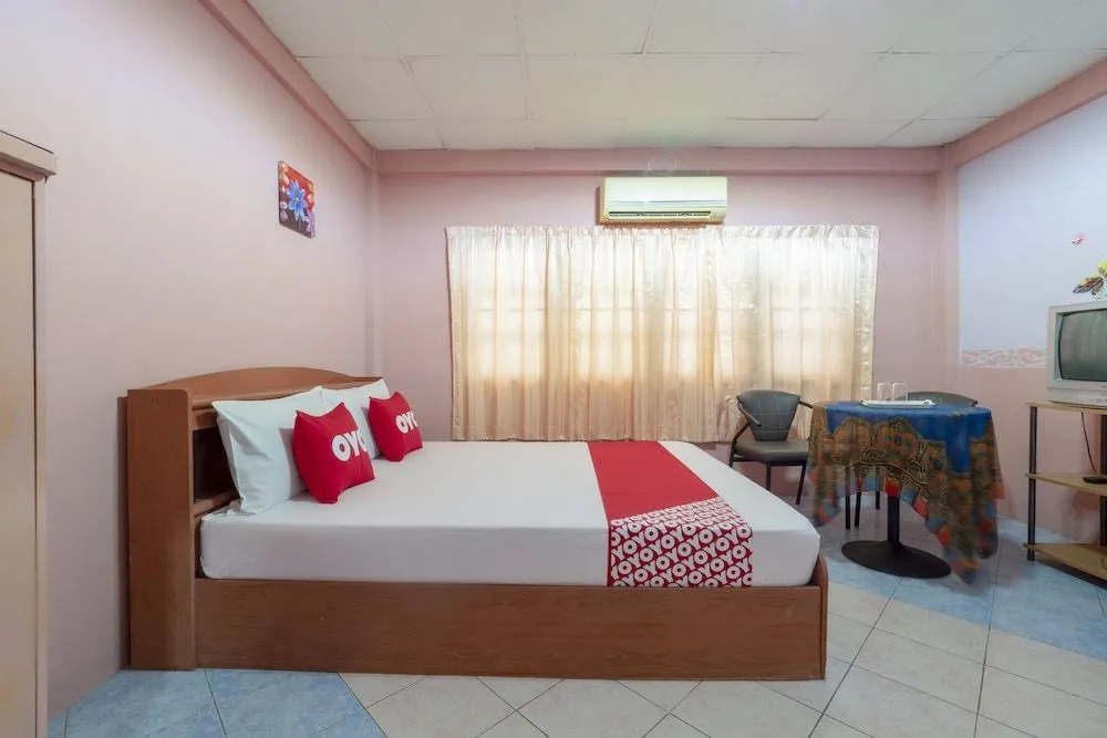 OYO 1099 Star House