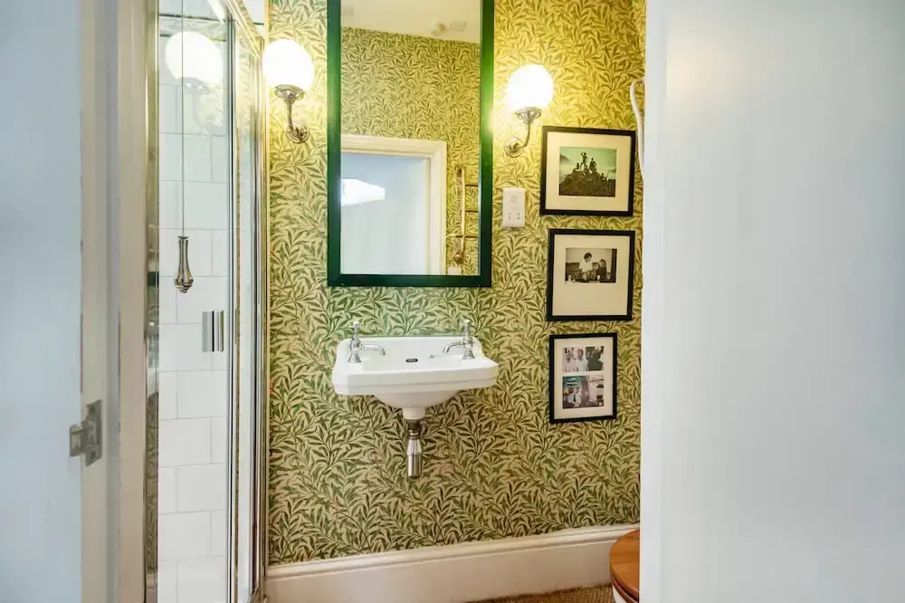The Kensington Gatehouse - by Out of Office Lifestyle