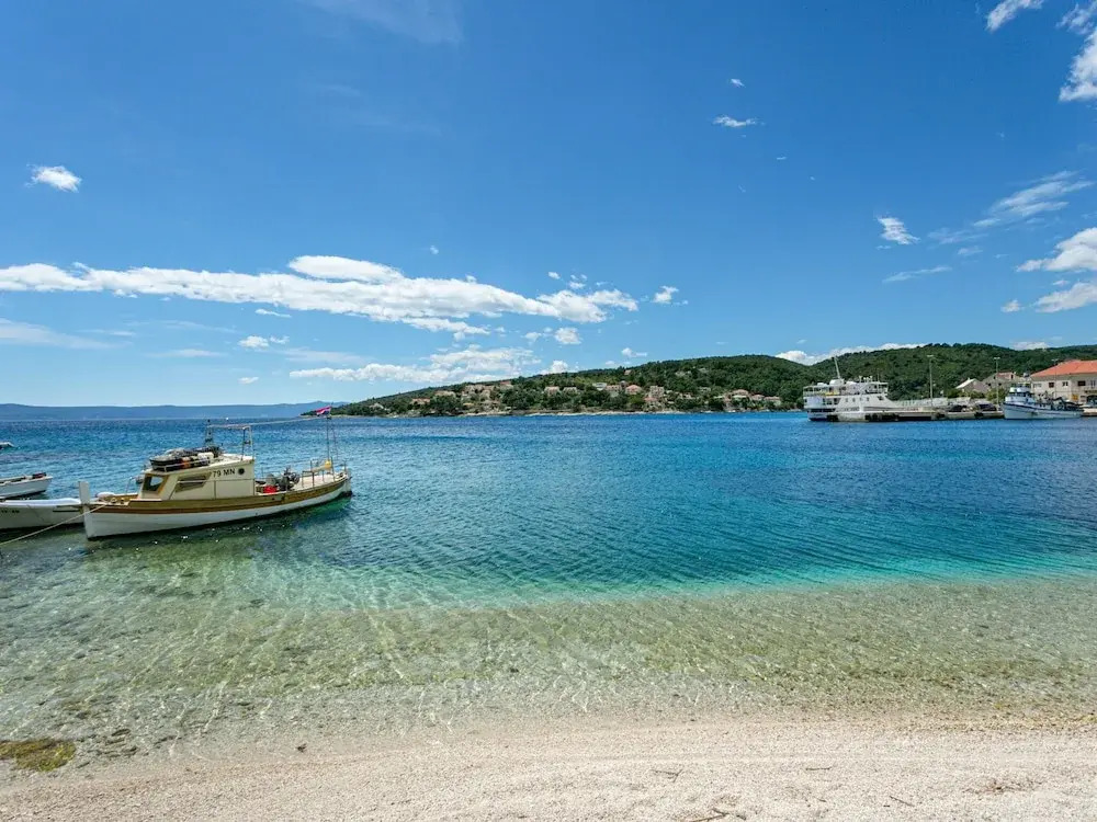 Cozy Holiday Home in Sumartin near Sea